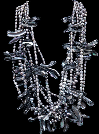 GREY BIWA PEARLS WITH MOTHER OF PEARL