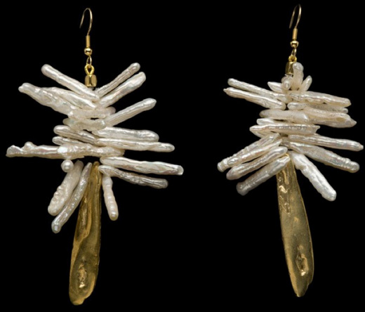 WHITE SPIKED PEARL EARRING W/BRASS TUBE